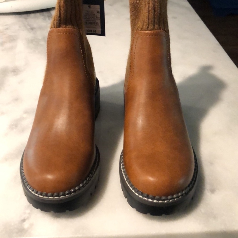 New Universal thread boots